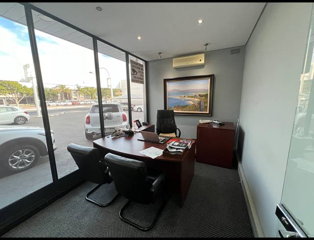 2,113M² RETAIL FOR SALE IN PAROW EAST